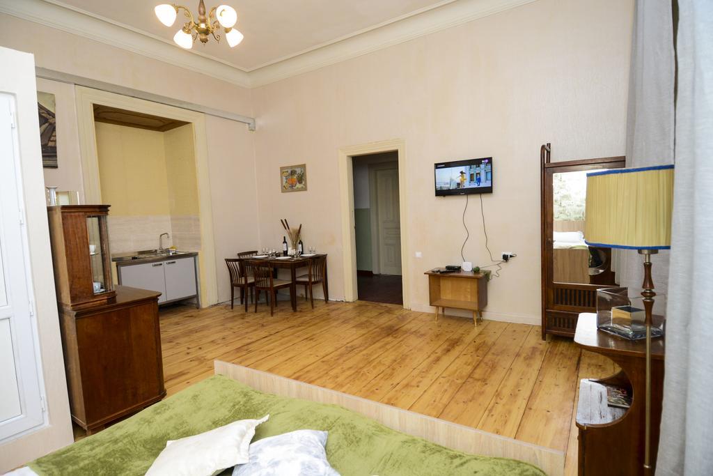 Solo Room Apartment Tbiliszi Kültér fotó